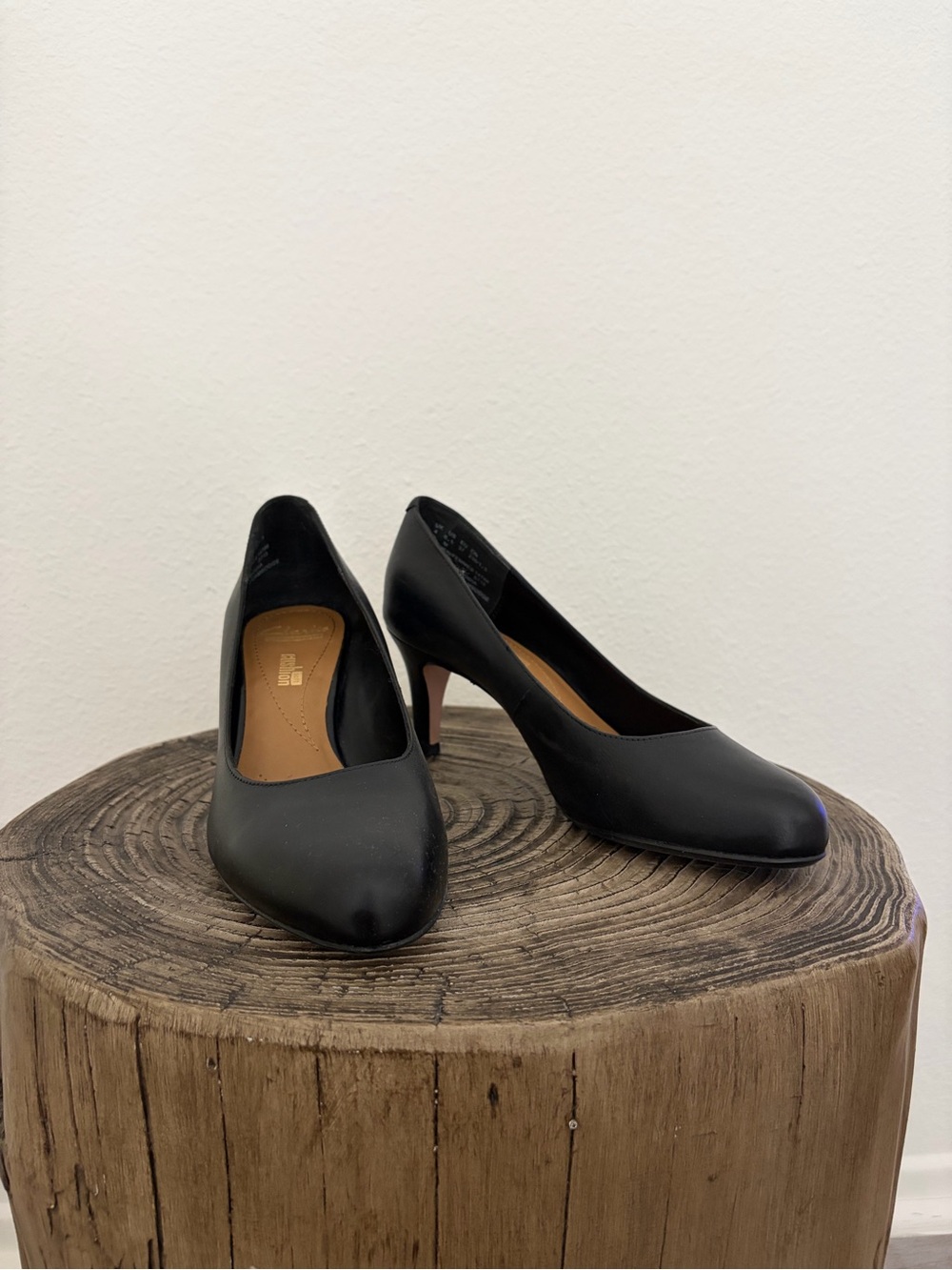 Clarks Black Leather Closed-Toe Mid Heel Pumps